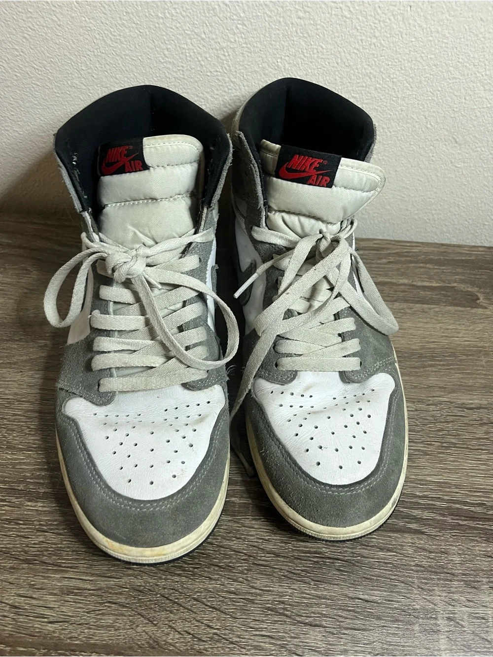 Nike Men’s Suede Gray and White Hi-Top Sneakers 🌵10.5